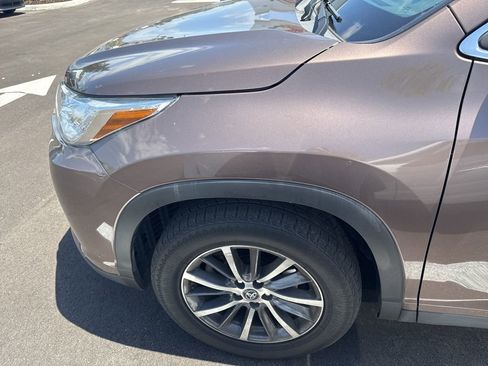 Used 2019 Toyota Highlander XLE image 9