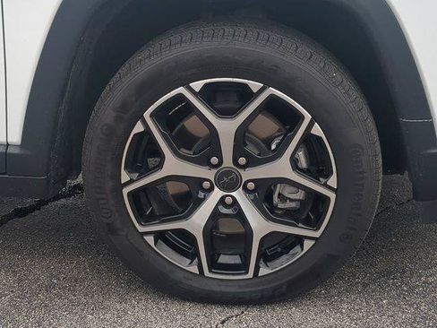 Certified 2025 Jeep Compass Limited AWD/4WD image 11