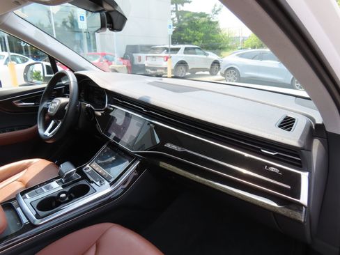 Used 2023 Audi Q7 3.0T Premium Plus AWD/4WD image 16