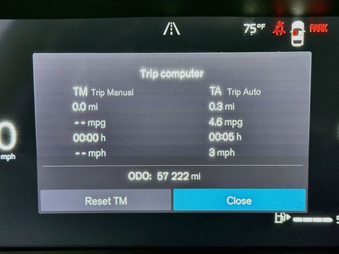 Used 2023 Volvo XC40 B5 Plus AWD/4WD image 17