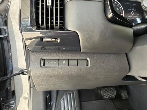 Used 2024 Nissan Pathfinder SV FWD image 22