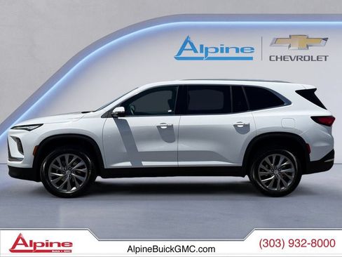 Used 2025 Buick Enclave Preferred AWD/4WD image 2
