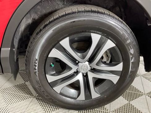 Used 2016 Toyota RAV4 LE FWD image 9