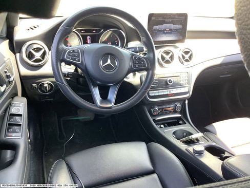 Used 2018 Mercedes-Benz GLA 250 4MATIC image 10