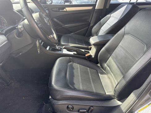 Used 2013 Volkswagen Passat 2.5 SE image 9
