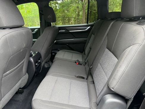 Used 2025 GMC Acadia Elevation image 12