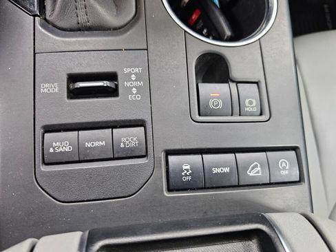 Used 2020 Toyota Highlander XLE AWD/4WD image 27