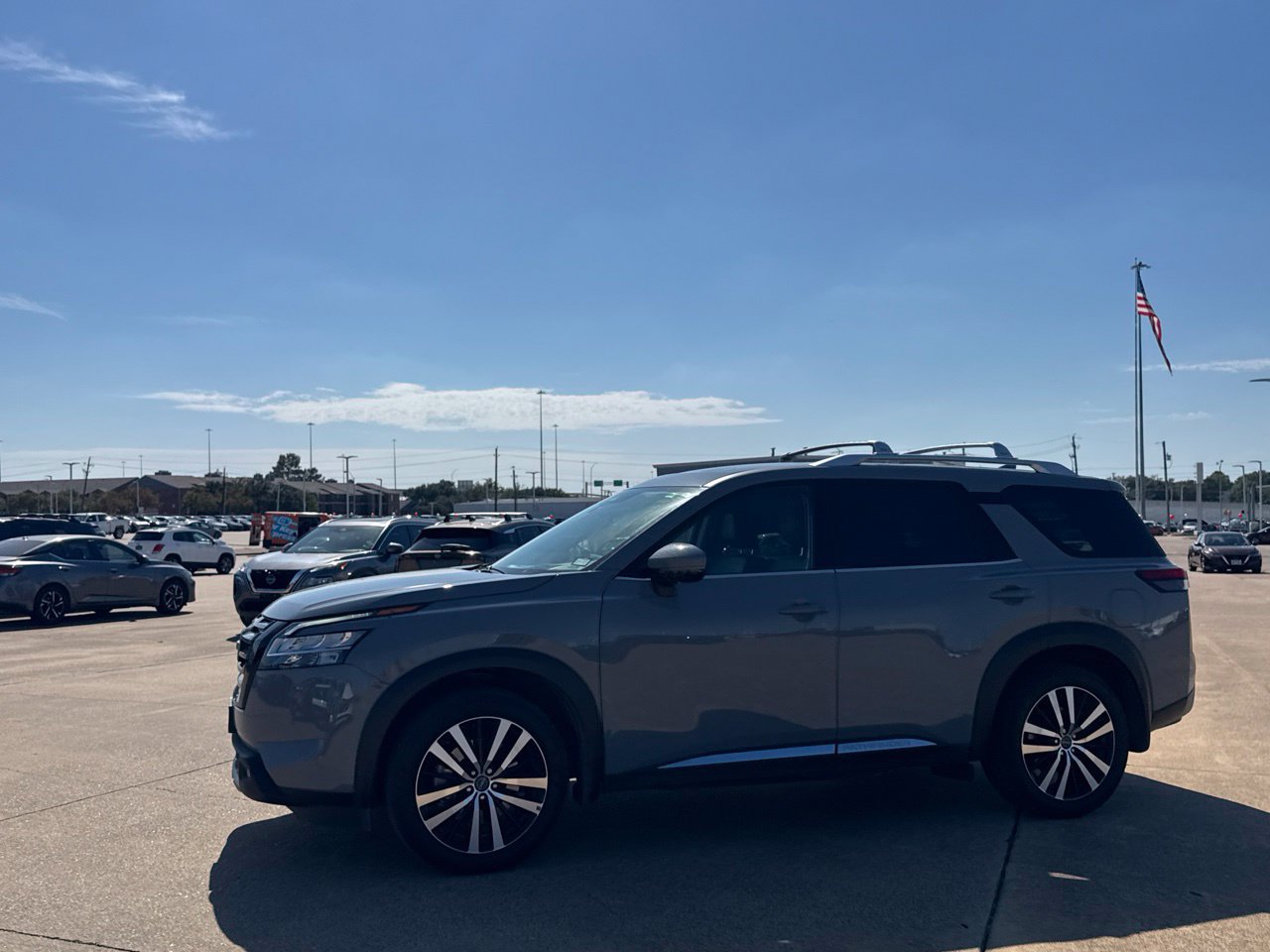 Used 2024 Nissan Pathfinder Platinum FWD image 13
