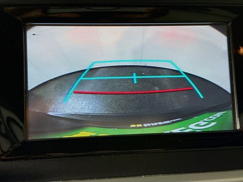 Used 2018 Toyota Highlander LE image 19