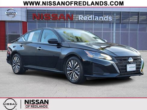 Certified 2024 Nissan Altima 2.5 SV image 1