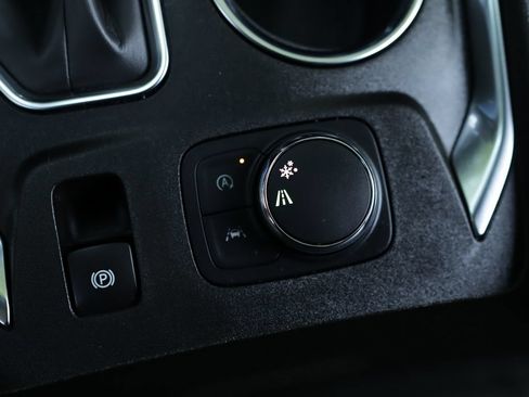 Used 2023 Chevrolet Traverse LT FWD image 18