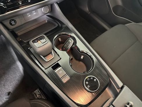 Certified 2025 Nissan Rogue S image 20