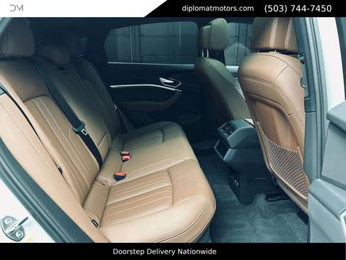 Used 2021 Audi e-tron Premium AWD/4WD image 21