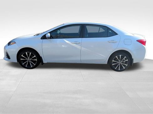 Used 2018 Toyota Corolla SE image 2