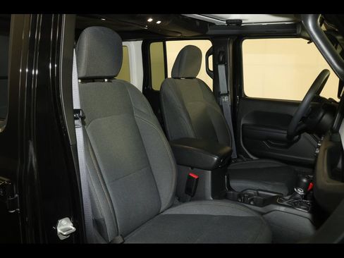 Used 2024 Jeep Wrangler Unlimited AWD/4WD image 28