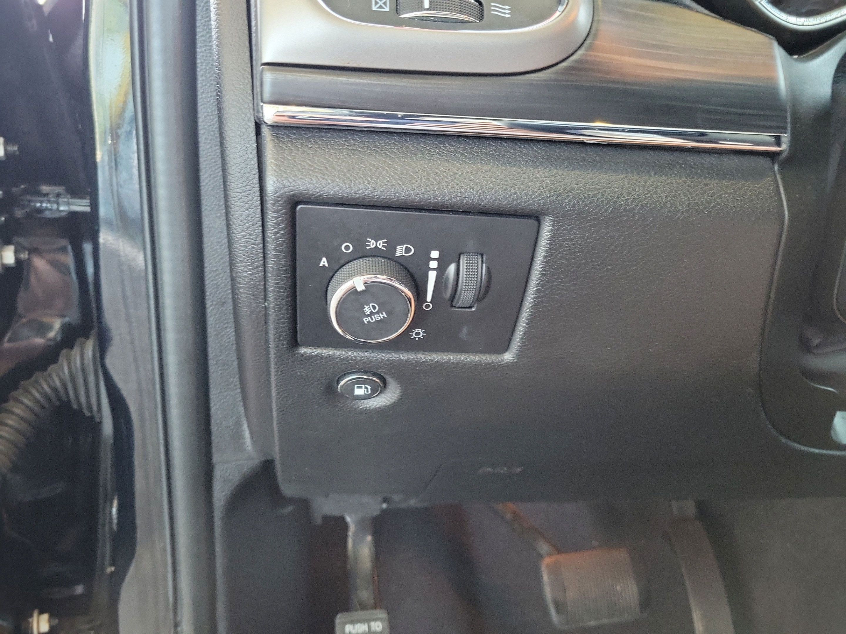 Used 2022 Jeep Grand Cherokee Limited AWD/4WD image 15