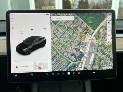 Used 2022 Tesla Model Y Long Range image 16