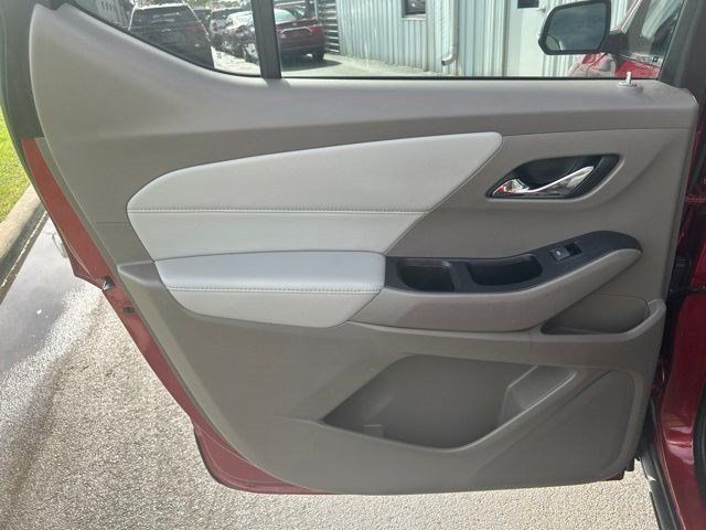 Used 2021 Chevrolet Traverse LT FWD image 35
