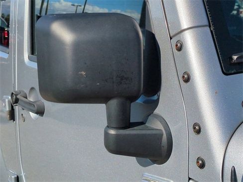 Used 2015 Jeep Wrangler Unlimited Rubicon image 12