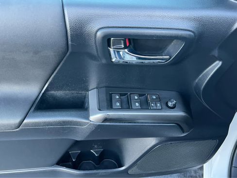 Used 2019 Toyota Tacoma TRD Sport w/ Technology Package image 27