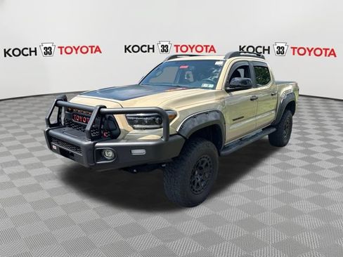 Used 2017 Toyota Tacoma TRD Off-Road AWD/4WD image 3