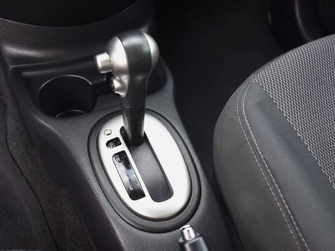 Used 2014 Nissan Versa SV FWD image 20