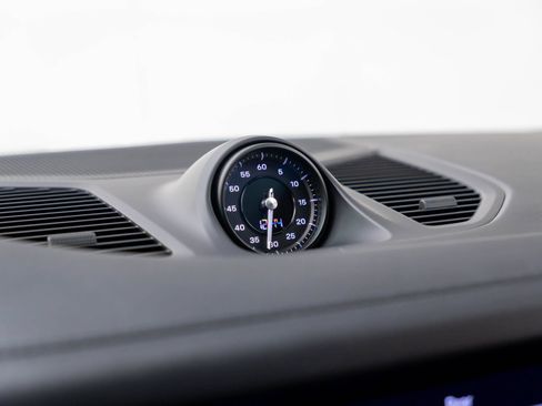 Certified 2025 Porsche Cayenne GTS AWD/4WD image 31