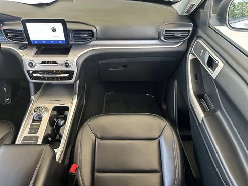 Used 2023 Ford Explorer XLT w/ Equipment Group 202A RWD image 13