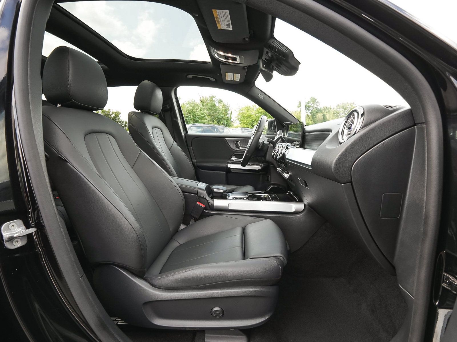 Used 2023 Mercedes-Benz EQB 300 4MATIC w/ Pinnacle Package image 49