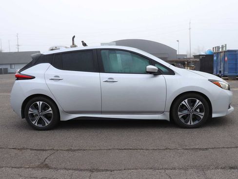 Used 2021 Nissan Leaf SV w/ SV Technology Package image 4