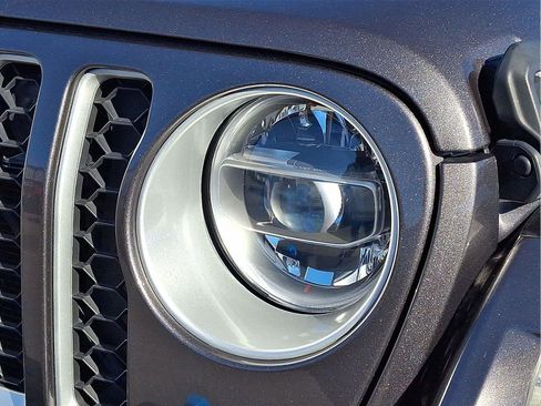 Used 2022 Jeep Wrangler Unlimited Sahara w/ Cold Weather Group image 19