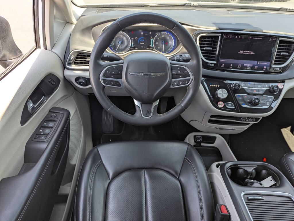 Used 2023 Chrysler Pacifica Touring-L FWD image 28