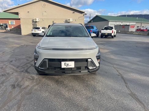 Used 2024 Hyundai Kona SEL image 3