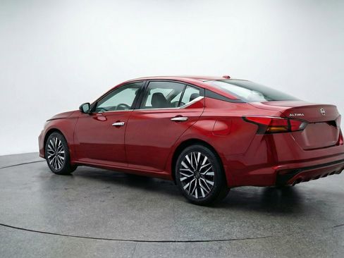 Used 2025 Nissan Altima 2.5 SV image 6