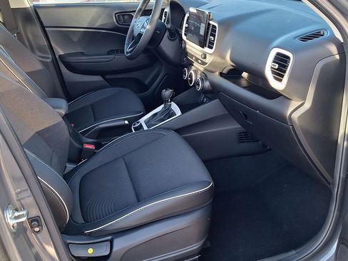 New 2024 Hyundai Venue Limited FWD image 27