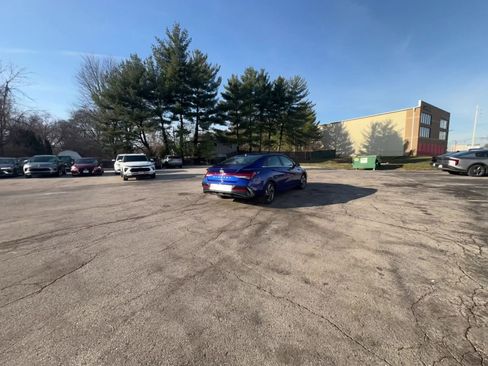 Used 2025 Hyundai Elantra SEL image 8