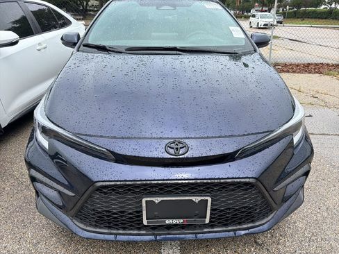 Used 2025 Toyota Corolla SE FWD image 2