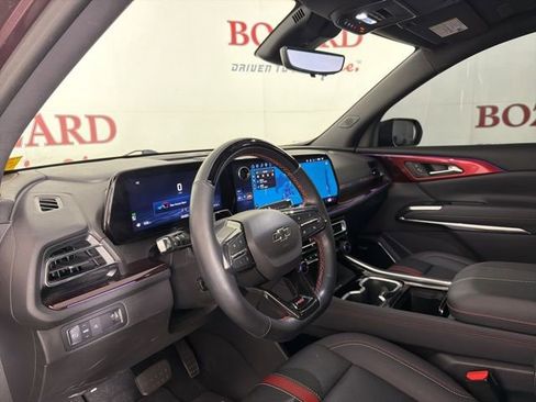 Used 2024 Chevrolet Traverse RS FWD image 12