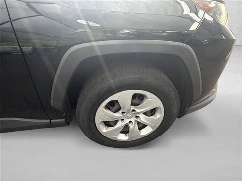 Used 2019 Toyota RAV4 LE AWD/4WD image 17