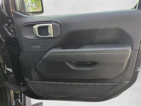 Used 2020 Jeep Gladiator Overland w/ Popular Equipment Package image 26