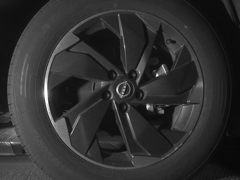 Used 2025 Nissan Rogue SV FWD image 13