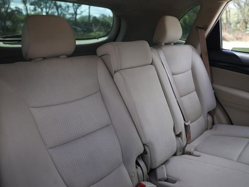 Used 2012 Kia Sorento LX w/ Convenience Pkg image 14