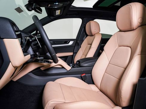 New 2026 Porsche Cayenne image 5