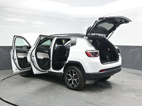 Used 2025 Jeep Compass Limited AWD/4WD image 37