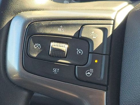 Used 2023 Chevrolet Suburban Premier image 17