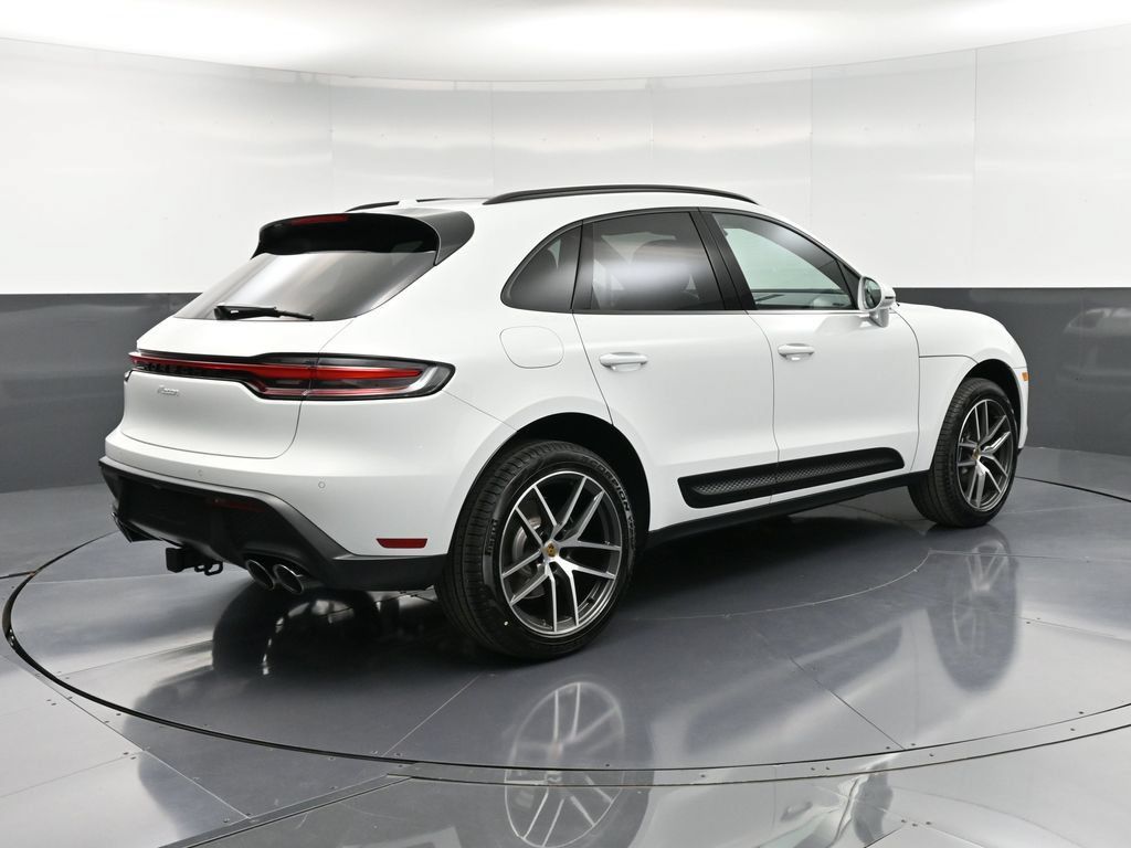 Certified 2026 Porsche Macan AWD/4WD image 8