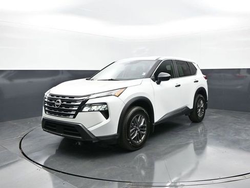 Used 2025 Nissan Rogue S FWD image 8