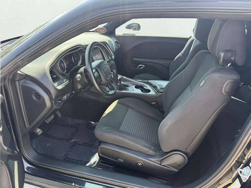 Used 2018 Dodge Challenger SXT RWD image 10