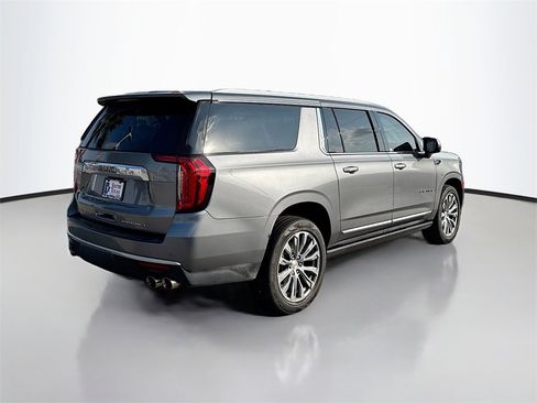 Used 2021 GMC Yukon XL Denali w/ Denali Premium Package image 7
