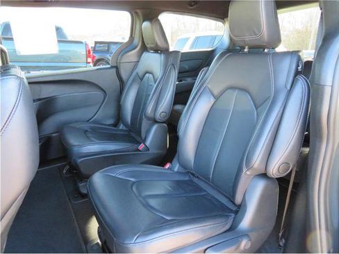 Used 2022 Chrysler Pacifica Touring-L w/ S Appearance Package image 5